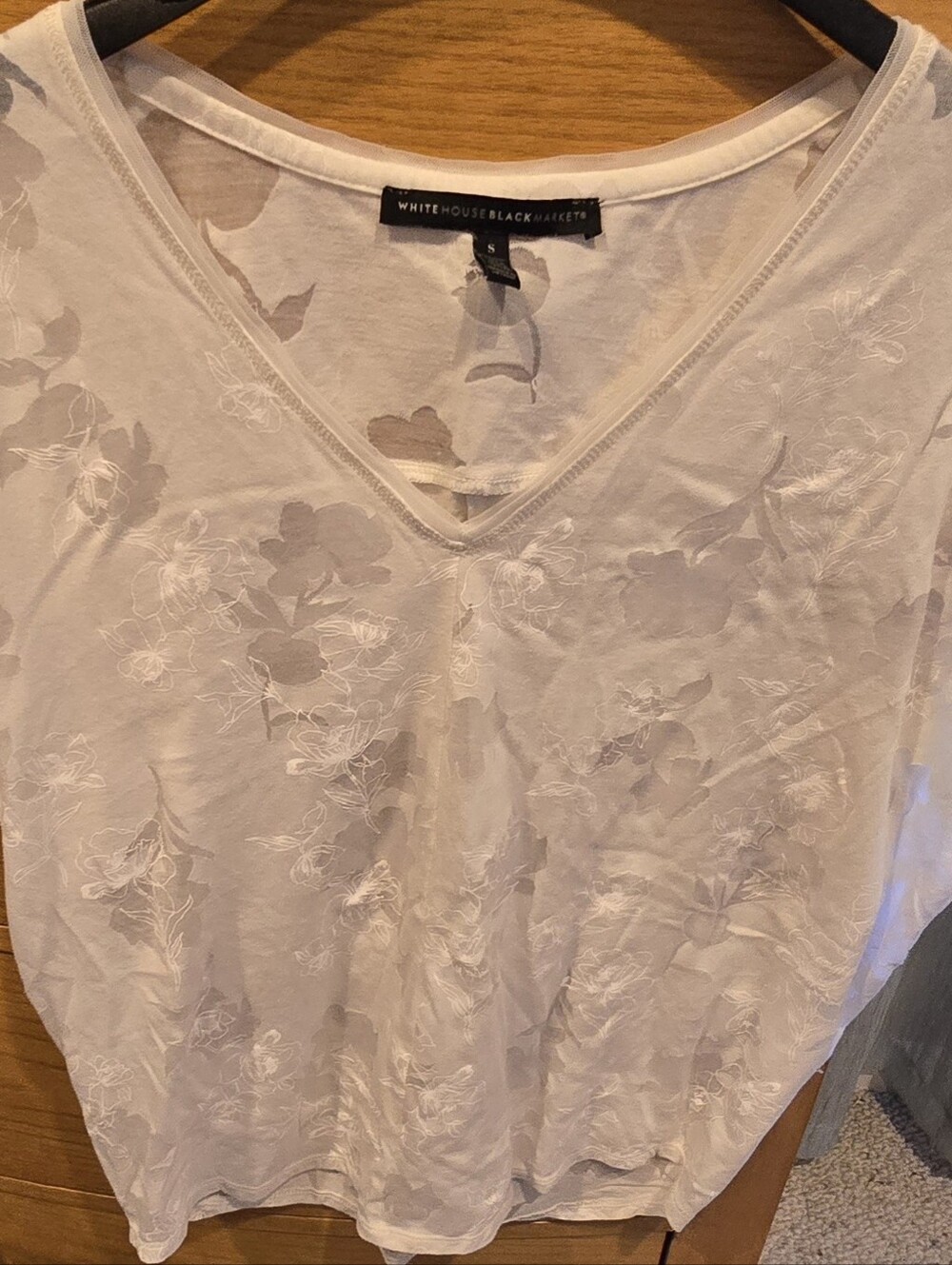 White House Black Market Cream Floral V-Neck Women's Top, NWOT, S